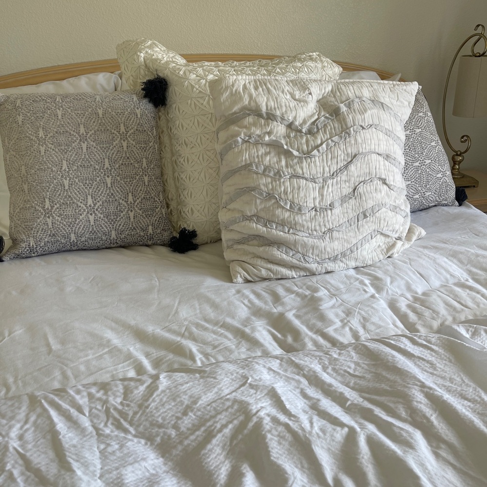 Vintage west elm y2k ruffled white striped large square throw accent pillow